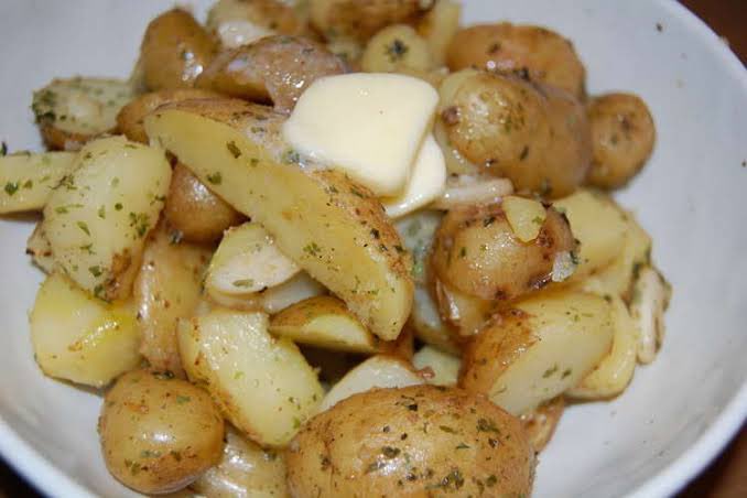potatos_fried's tweet photo. バターのせフライドポテト https://t.co/f44uEo0D2s