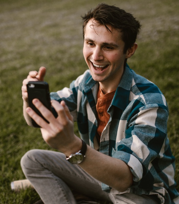 MySapphireGo's tweet photo. Connecting with long distance friends can be invaluable while on deployment. It’s a bright spot that can really be a highlight during a  tough moment. Sometimes you need someone in your corner to talk your through hardships. https://t.co/RWDgEGnWGy