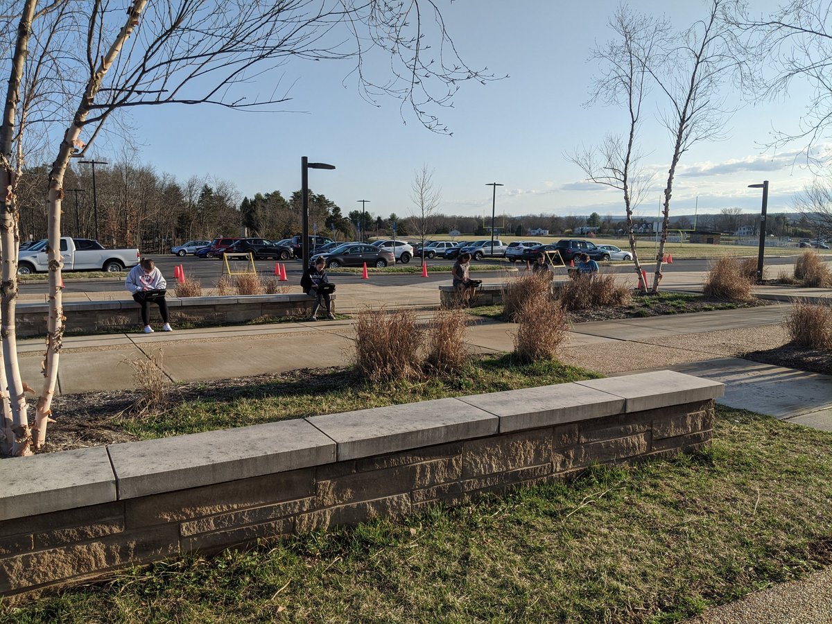 EmilyBrFCMS's tweet photo. It's a beautiful day! Why not take a quiz outside? https://t.co/Xfcw0VECXS