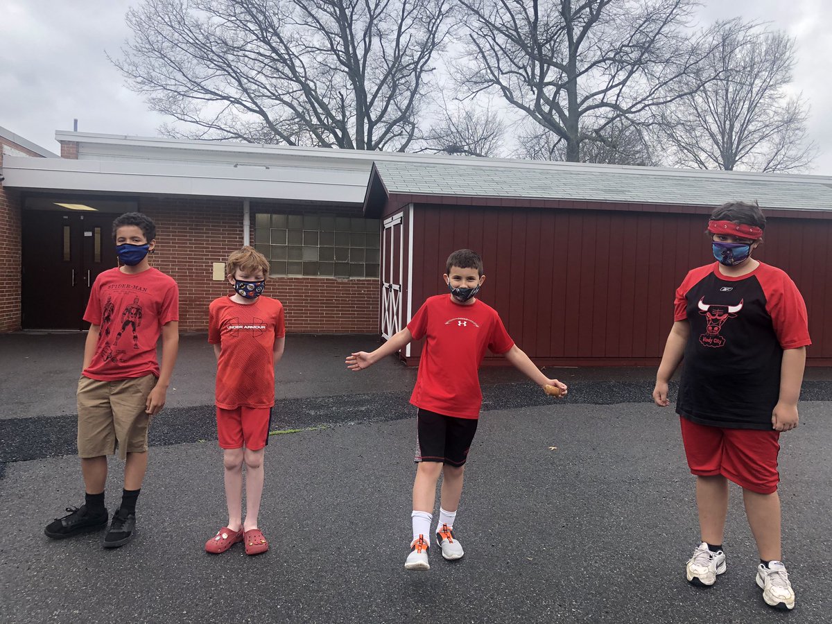 MrsKGafas's tweet photo. Friendship Friday with 5th grade!!!#selweek #friendshipday #collsedu https://t.co/ahkzAvSWoa