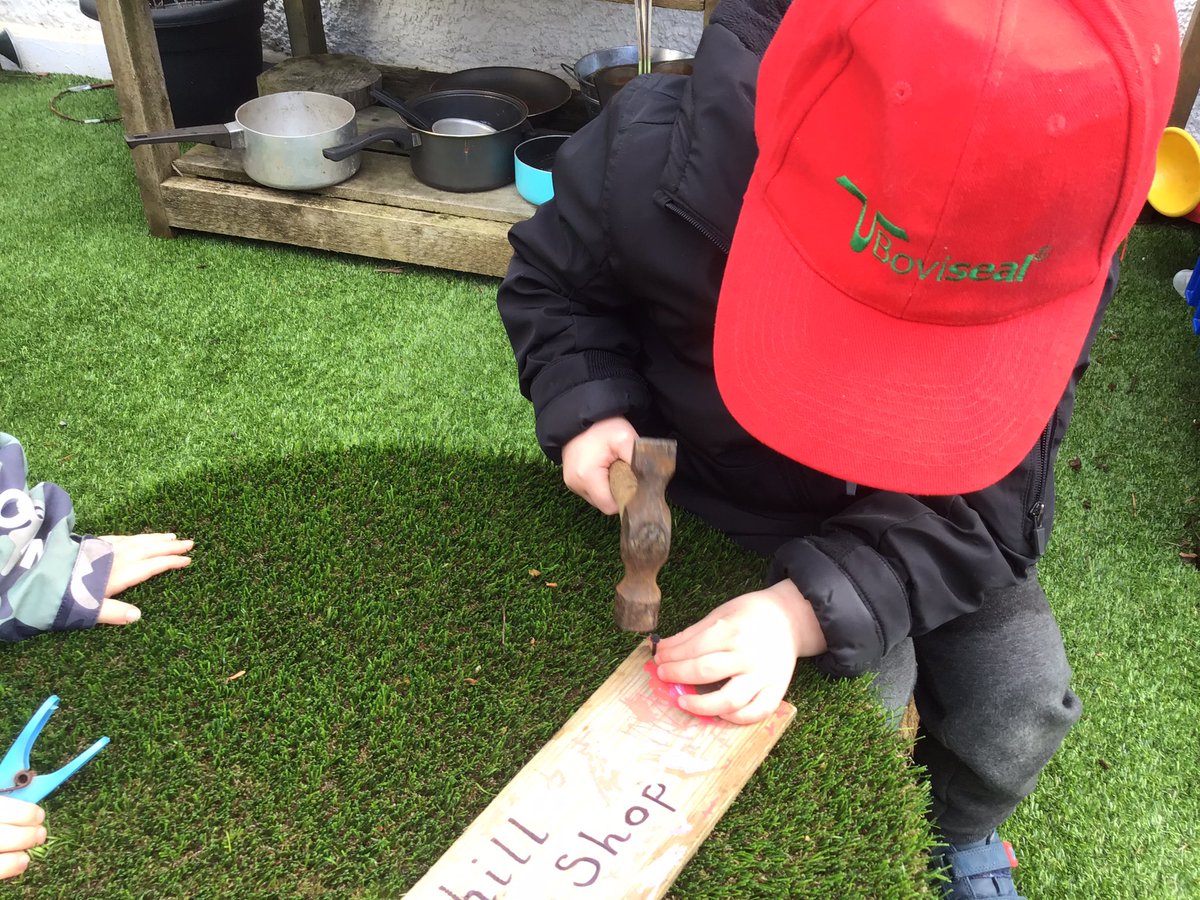 BarrhillPrimary's tweet photo. Grand opening today! Barrhill EYC Bird’s Nest Shop - all feathered friends welcome! We looked at different birds nests, decided which materials we’d need, went out collecting them then displayed them in our ‘shop’....with a few extra tasty treats for our visitors 🐦🐣🐤 https://t.co/xv8BLNVuUR