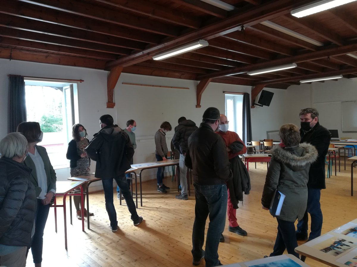 ddec22's tweet photo. Cool&amp;Mag, le journal des élèves de 5ème du collège Saint-Joseph de Guerlédan est sous presse. Inauguration du projet EMI mené avec deux journalistes professionnels. Un grand bravo aux élèves reporters en herbe ! https://t.co/aHfliyejJx