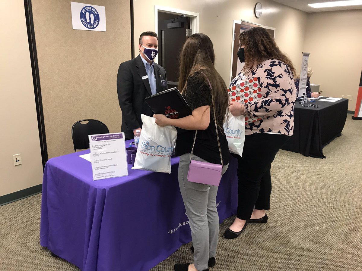 GRRECKY's tweet photo. BLESSED to have @WKUCEBS Teacher Topper Candidates @GRRECKY! 🙌
2021 Job fair - 150 candidates meeting 36 school districts! 👏 https://t.co/kYyJeuJTut