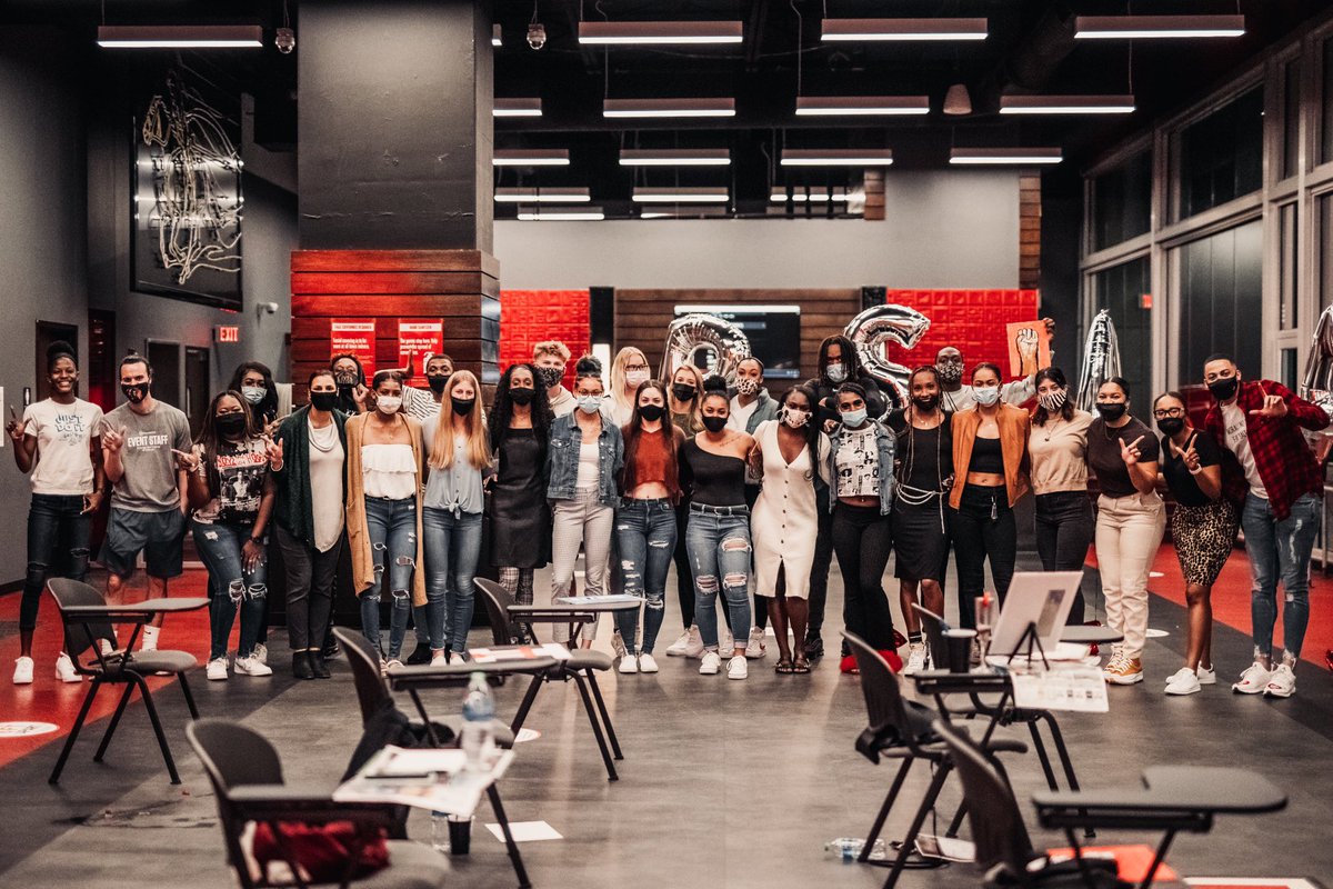 We would like to thank everyone again for attending our sip &amp; paint event!🎨 We hope you all had a great time, I know we did! #wreckem⚫️