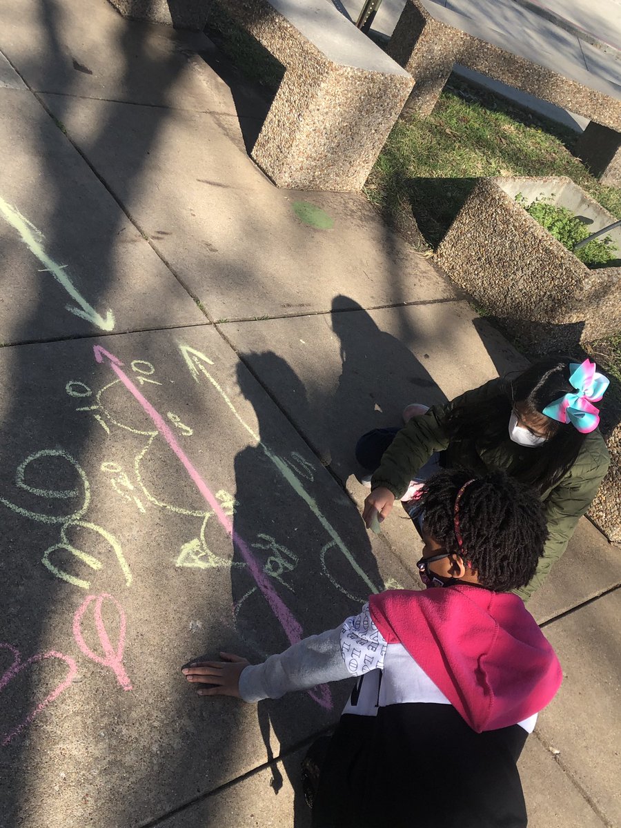 ParkviewKISD's tweet image. It’s a beautiful day for some sidewalk chalk math! #2ndgrade #solvingmathproblems #pantherpride 🐾🐾 #celebratekisd