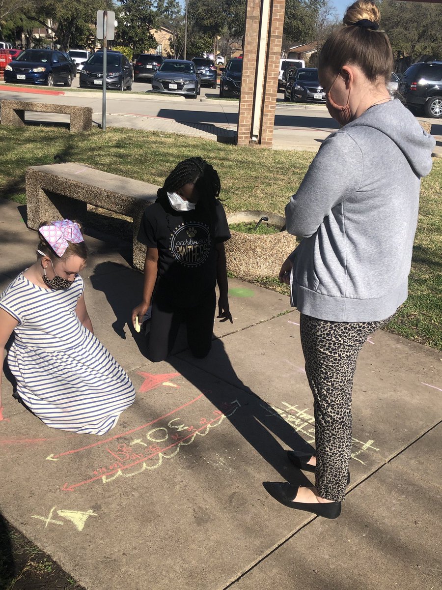 ParkviewKISD's tweet image. It’s a beautiful day for some sidewalk chalk math! #2ndgrade #solvingmathproblems #pantherpride 🐾🐾 #celebratekisd