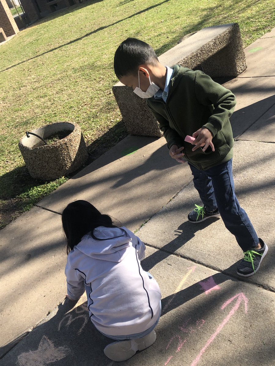 ParkviewKISD's tweet image. It’s a beautiful day for some sidewalk chalk math! #2ndgrade #solvingmathproblems #pantherpride 🐾🐾 #celebratekisd