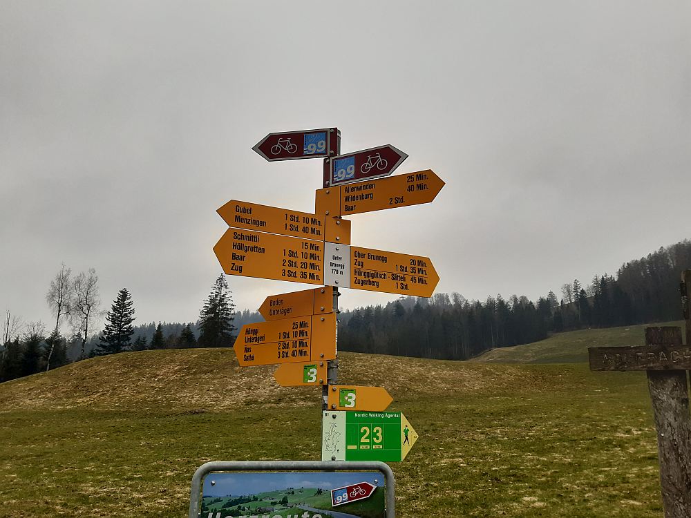 Vom Ägerital über die Moor-reiche Nordseite des Zugerbergs nach Zug
wandersite.ch/Tageswanderung…