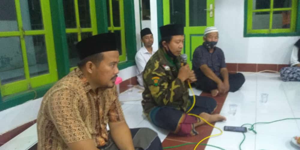 AnsorPacitan's tweet photo. Rutinan Majelis Dzikir dan Shalawat Rijalul Ansor Pimpinan Ranting GP Ansor Tambakrejo, bersama Ketua Cabang MDS Rijalul Ansor Pacitan sahabat Malikul Ruhil Adzhim.
#kitainisama
#rijalulansor
#mdsra
#ansorjatim
#banserjatim
#nupacitan
#ansorbanserpacitan https://t.co/HPLflzGiCq