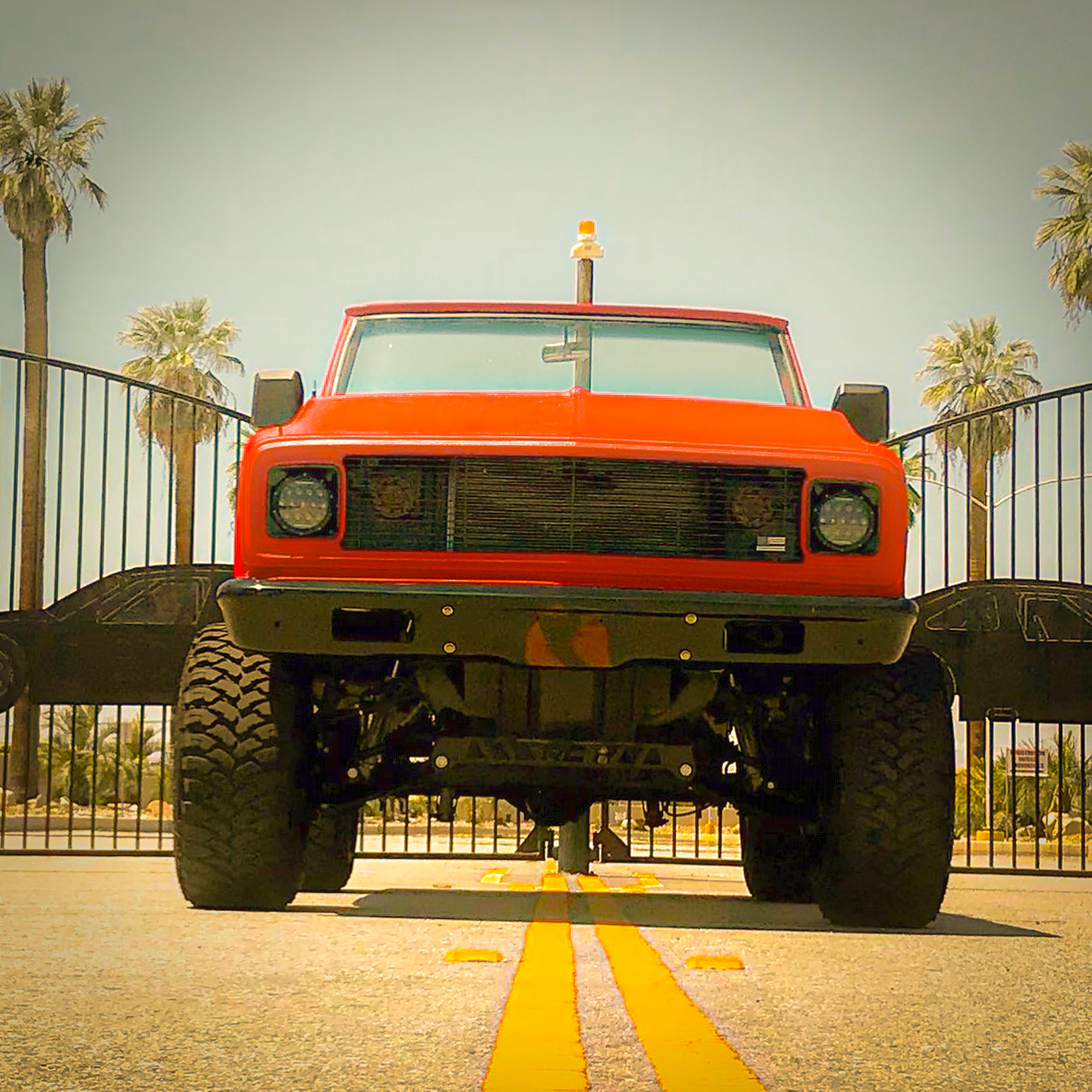 Covercraft1965's tweet photo. Hitting the weekend head-on. 💪
📸: Christopher P.
.
.
.
#CustomBuilds #CustomRides #CustomBlazer #CustomChevy #Blazer #Suv #OffRoad #KeepItCustom #KillerBuilds #DreamRides #Lifted #LiftedNation #Covercraft https://t.co/sQJRnWQrS7