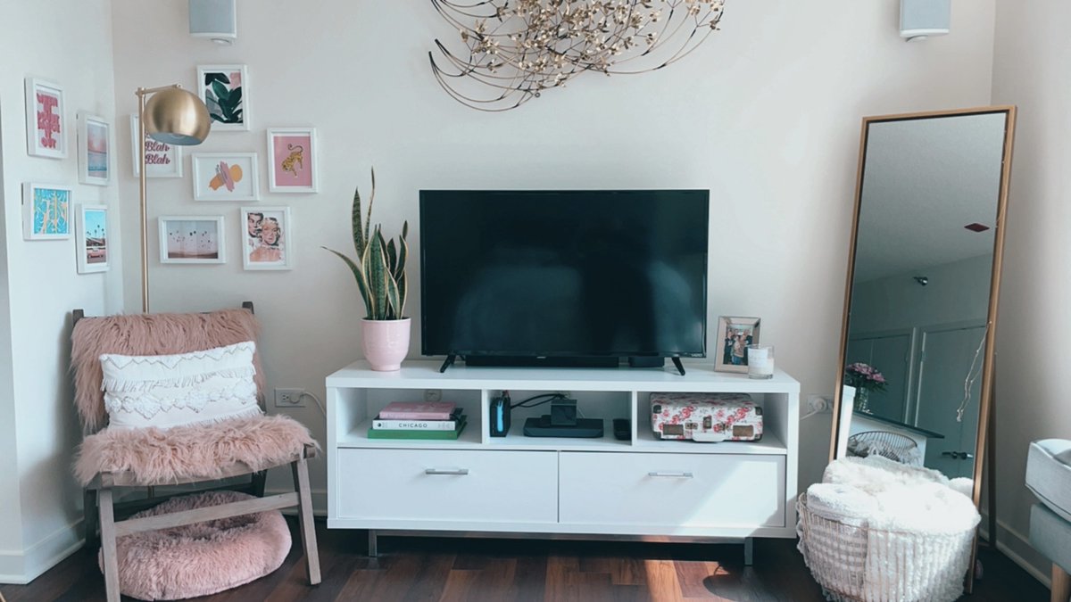 K2Apartments's tweet photo. File this under: "apartment envy!" Our resident's studio apartment decor is giving us all the spring feels! https://t.co/qDya08ATm3