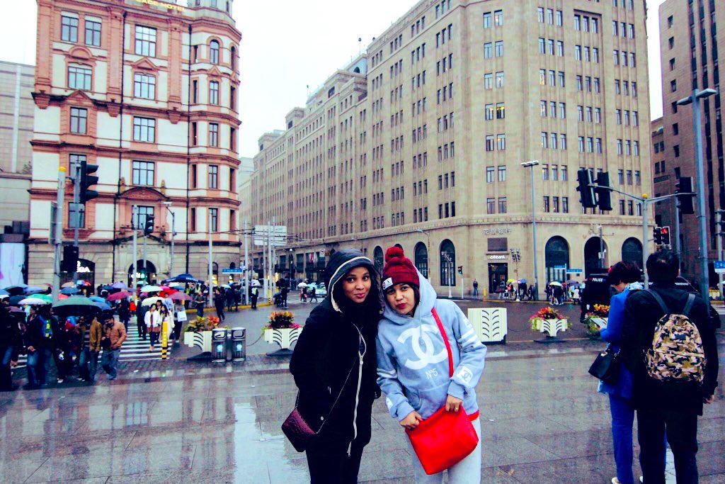 nkeobere's tweet photo. I’m Nigerian 🇳🇬 My best friend is  from Madagascar 🇲🇬 we met in China 🇨🇳  this picture was taken by my Russian 🇷🇺 friend in Spain 🇪🇸 https://t.co/yPHN40VfVa