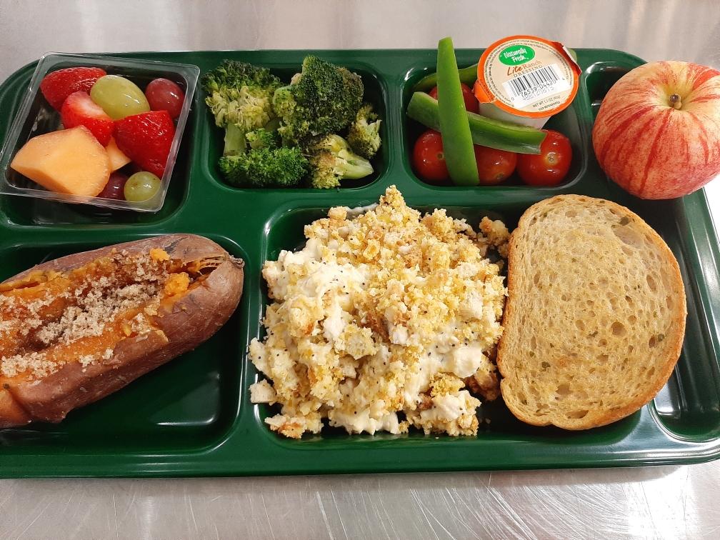 GaDOENutrition's tweet photo. Design your own @GeorgiaGrown school meal on page 13 of our Fueling Georgia’s Future Activity Book at https://t.co/xp88ZHr3PS
📸 School lunch tray from our archives, made in 'Nature's Favorite State', by our Barrow County School Nutrition Professionals!
#FuelingGA #GaAgWeek2021 https://t.co/b7Pjo6bKzi