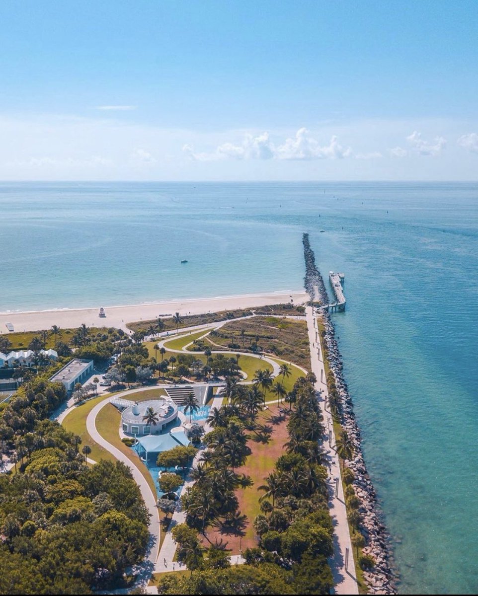 MiamiBeachNews's tweet photo. It’s our birthday and we’re feeling good for being 106 today! #HappyBirthdayMB 🌴🥳🎂 https://t.co/hDUPyBGl68