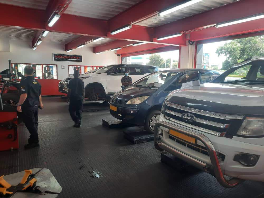TWTMalawi's tweet photo. It is another busy day on the fitment bay today.

Get your tyre fitting and balancing done by your experts at Tiger Wheel &amp; Tyre! #TWTMalawi #JourneyOn https://t.co/I1k0tEzHvP