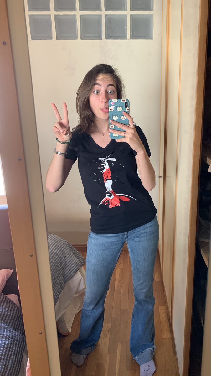 MartinaMonells's tweet photo. Si m’acaben de regalar la millor samarreta del món es diu i punt 😍🤓 https://t.co/iMJsR9z0LC