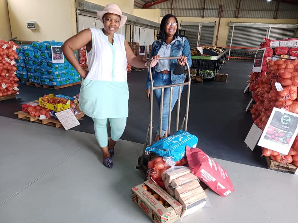 KasiEconomy's tweet photo. Meet Ntando Thabethe from KZN, owner of Elite Crop. After the company she worked for moved to Gauteng, she found herself being unemployed. So she started her vegetable company by buying seeds with R389 she received from her husband to do her hair. Today she owns a veggies' market https://t.co/H8dMt7wwR9