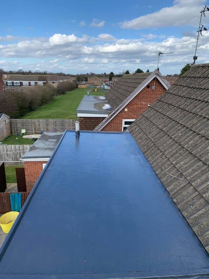 TopsealSystems's tweet image. Great work from H&amp;amp;S Roofing showing the before and after of a Topseal applied roof! #grproof #fibreglassroof #topseal #flatroof