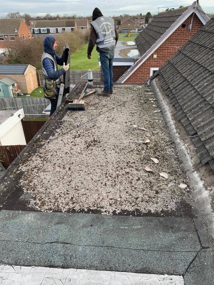 TopsealSystems's tweet image. Great work from H&amp;amp;S Roofing showing the before and after of a Topseal applied roof! #grproof #fibreglassroof #topseal #flatroof