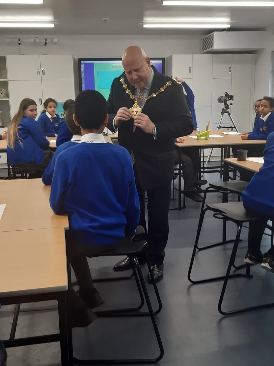BevingtonRBKC's tweet photo. Taking questions ready to plan our designs for #RBKCmayor https://t.co/LupG7w84qo