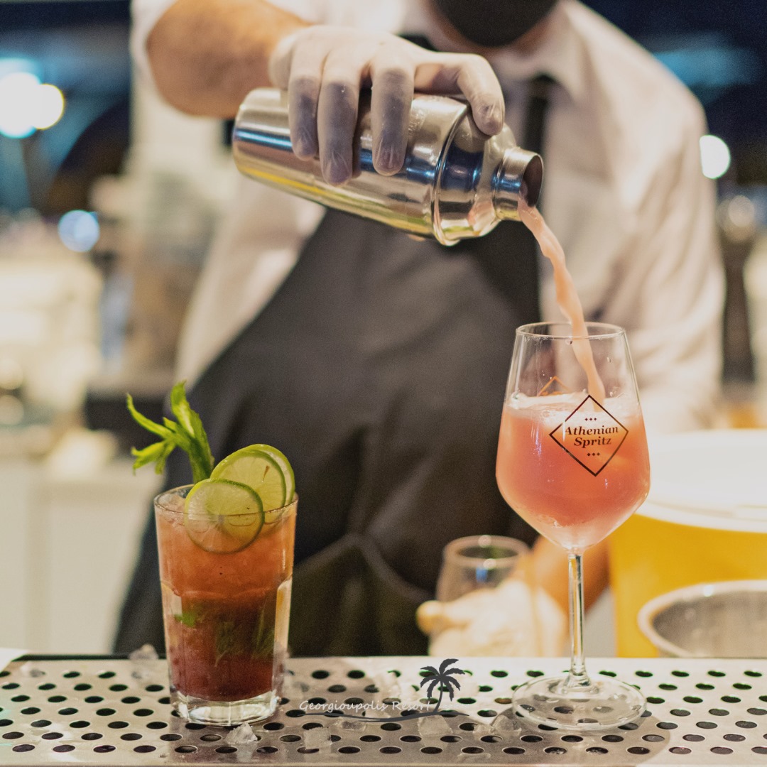 GeorgioupolisR's tweet photo. All you need is holidays in #Crete 🌴☀️🌊  and #cocktails 🍹 !

#GeorgioupolisResort #HarpinHotels #Summer2021 https://t.co/DpnEAin9gO