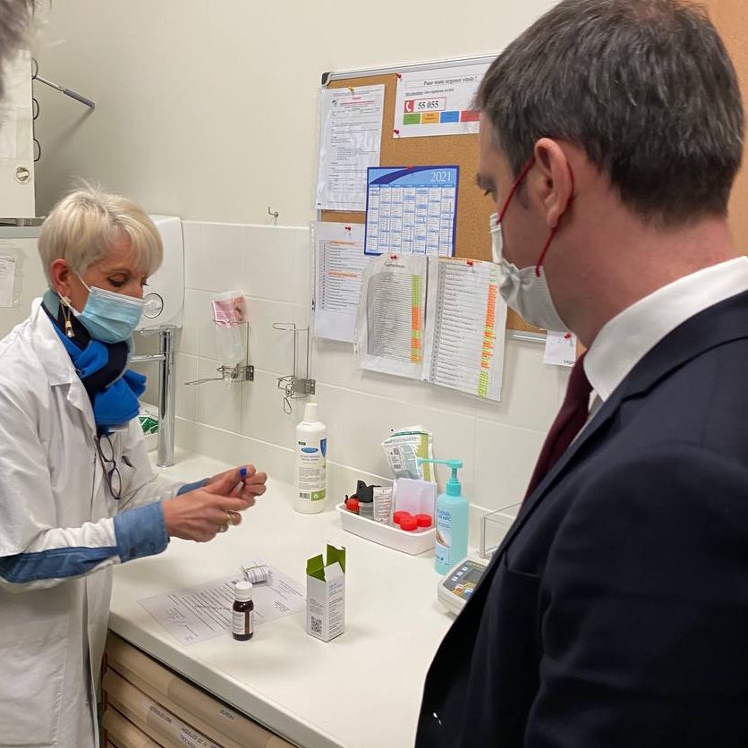 olivierveran's tweet photo. La médecine c’est soigner le corps et combattre la douleur.

Cette expérimentation rigoureuse se fera sous la supervision de l’@ansm sur tout le territoire. 215 centres pourront prescrire et accompagner quelque 3000 patients atteints de pathologies lourdes et douloureuses. https://t.co/bTjTQM9JZh