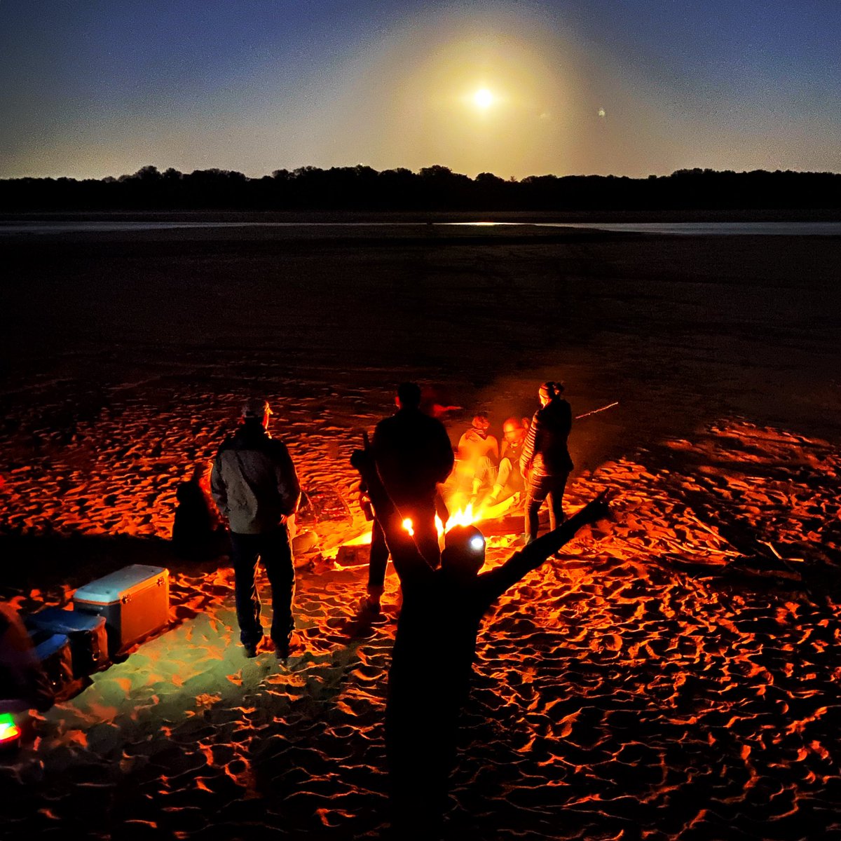 paddleSTL's tweet photo. What’s better than sitting by the fire, on an island on the Mississippi, watching the Full Moon rise? Not much, really. See ya on the river this weekend!
•
•
•
#bigmuddyadventures #paddlest #rivertime #stl #fullmoonfloat https://t.co/htrIbdZHUj