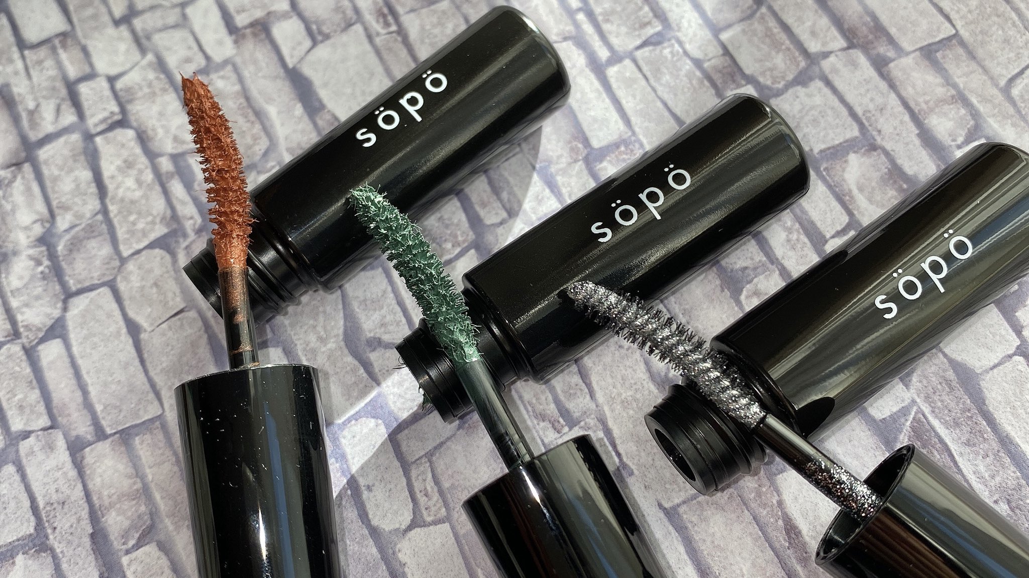 らむね ファミマに売ってるコンビニコスメsopo ミニサイズ可愛い カラーマスカラ がこのサイズで買えるの嬉しいよね 02のテラコッタ色がかなりお気に入りでリピしたいレベル ホワイトアイライナーとかラメマスカラとか使ってみたいけど ひとくちだけ 試