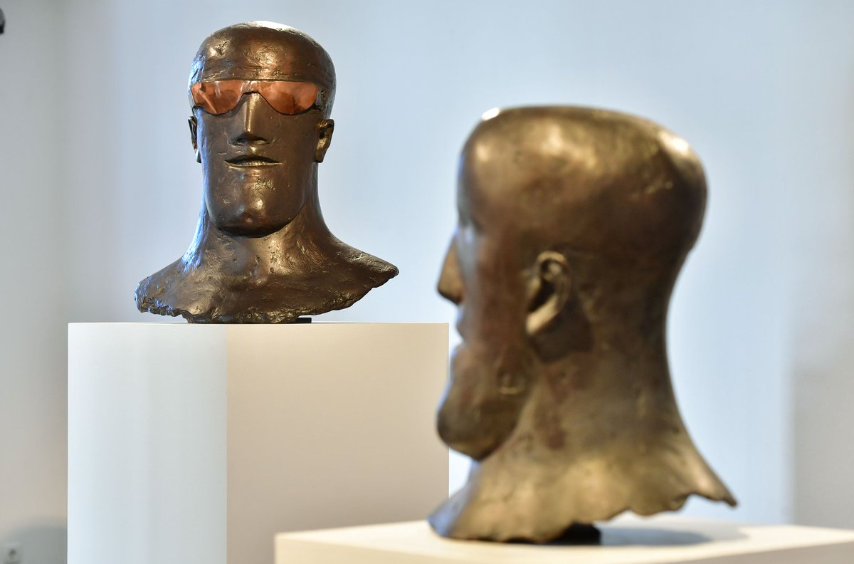 MarcksHaus's tweet photo. @MuseenInBremen Nutzt die Chance am Wochenende und besucht die Ausstellung "Man is an Animal" mit Skulpturen von Elisabeth Frink.  Die Brille wurde für Frink zum Symbol des Bösen. @MarcksHaus
#kunst #sculpture  #FlattenTheCurve https://t.co/8TwoBqEHir