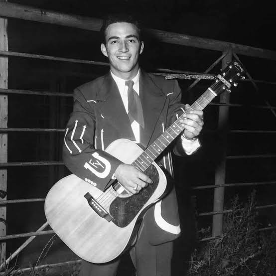 WaymoreJennings's tweet photo. Happy #FaronFriday everyone! https://t.co/8dIVEnnSOk