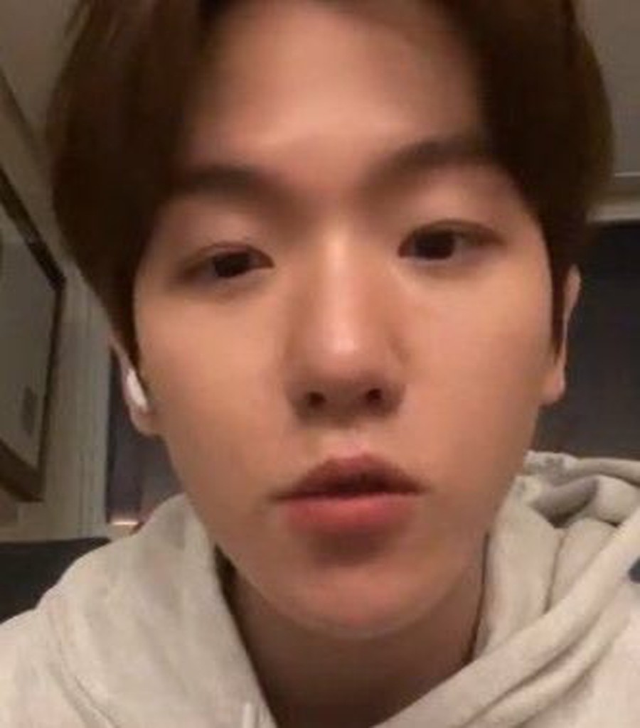 kor_celebrities's tweet photo. #EXO #Baekhyun、ライブ配信途中の入隊発表。#Lay のコメントも話題。。
●悲しまないで
●おい、Baekhyun、太ったね

EXOのまとめLIVE⇒ https://t.co/G8xVjNDmQU

速報ランキング⇒ https://t.co/mc9qWCoA44 https://t.co/86YATuvYaH