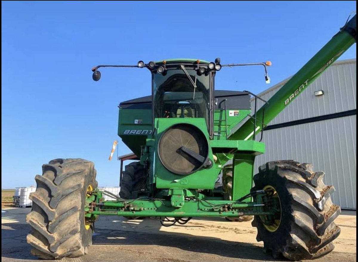 rroossinck's tweet photo. More photos of that self propelled grain cart. #AgTwitter #shopbuilt #graincart https://t.co/z8GO5ZFcpJ
