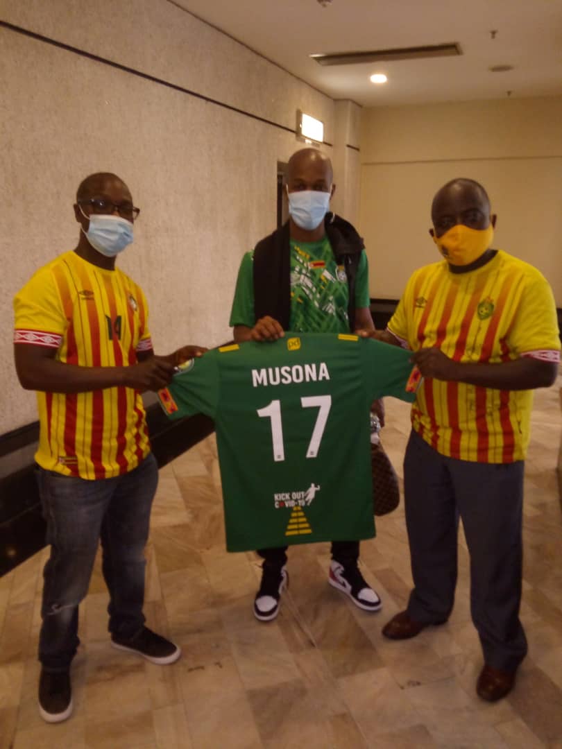 PerfectdesignZW's tweet photo. As we celebrate the victory we just wanna say thank you to warriors captain @KnowledgeMusona congratulations for leading the team to the promised land.
Now we need the trophy home. 

Cameroon here we come
Road to AFCON
#Afcon2022 
#MarkofaPerfectDesign
#FriendoftheWarriors https://t.co/JtEf1uakRH
