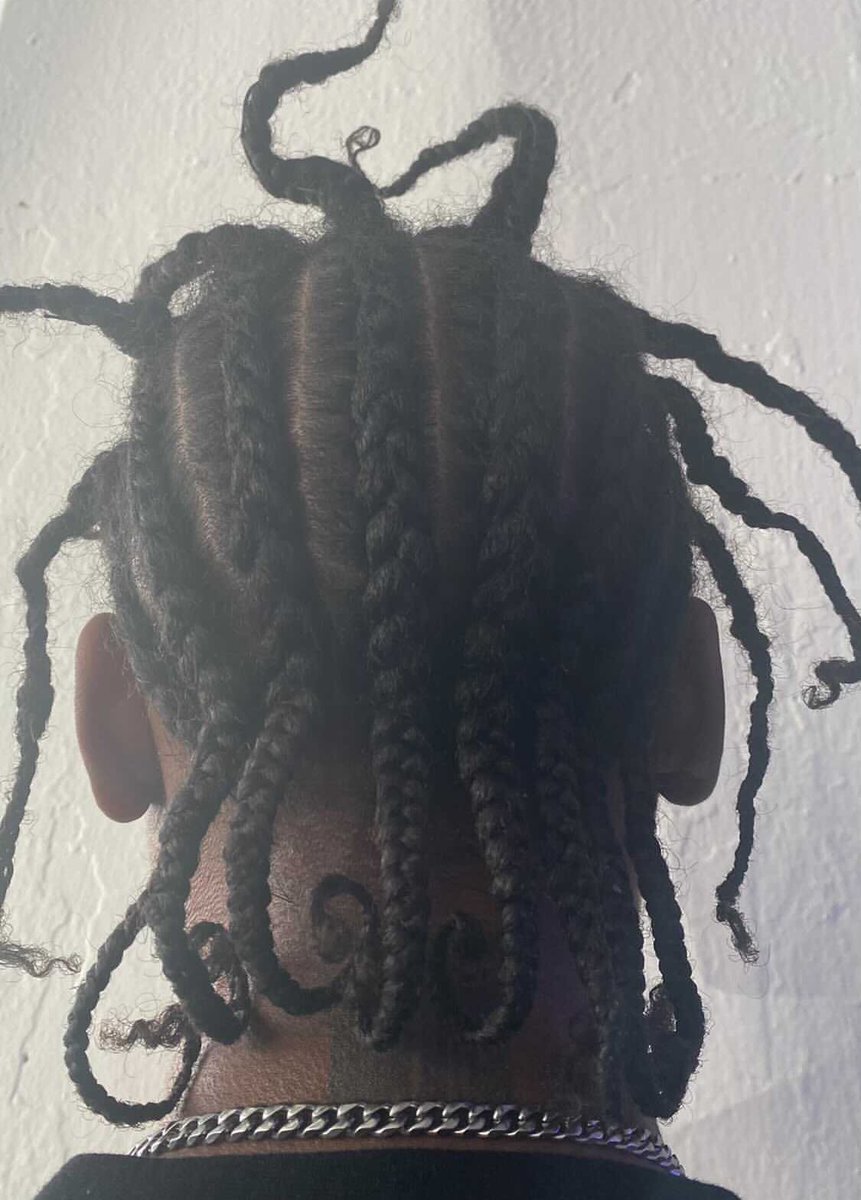 oyegreen's tweet photo. BTS from an upcoming campaign with hairstylist @AnikeRabiu. Our Ilari comb never disappoints 😌 https://t.co/8uRyZjn1Be