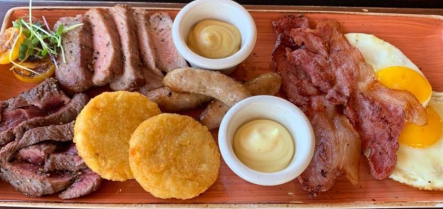 arnoldsonkloof's tweet photo. Succulent ostrich and gemsbok steak with grilled bacon rashers, eggs, pork sausages and potato rosti = the true #realbreakfast at Arnolds this weekend, includes a juice or coffee for R99. #breakfast #special #lionshead #capetown https://t.co/ga82Baznrm