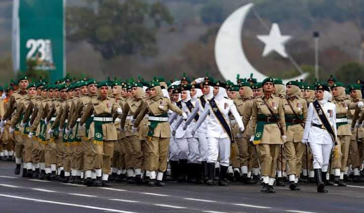 FaizziStudio's tweet photo. The real #AuratMarch ❤️🇵🇰.
Solute to our Pak Army Women.
.
#23March #FaizziStudio #PakistanDayParade https://t.co/JKGKZlIVIp
