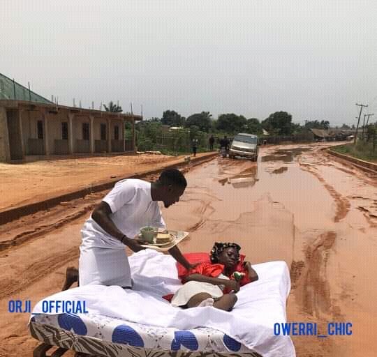 Coal_City's tweet photo. A couple seen having their Honeymoon on the Ohi-Orogwe Road, Owerri West LGA along Onitsha Road Imo state.

The couple who had their engagement, wedding &amp; now doing honeymoon on this same road vowed to host more events there until the govt comes to their aid.

#CoalCityConnect https://t.co/qS2GrUFJwa