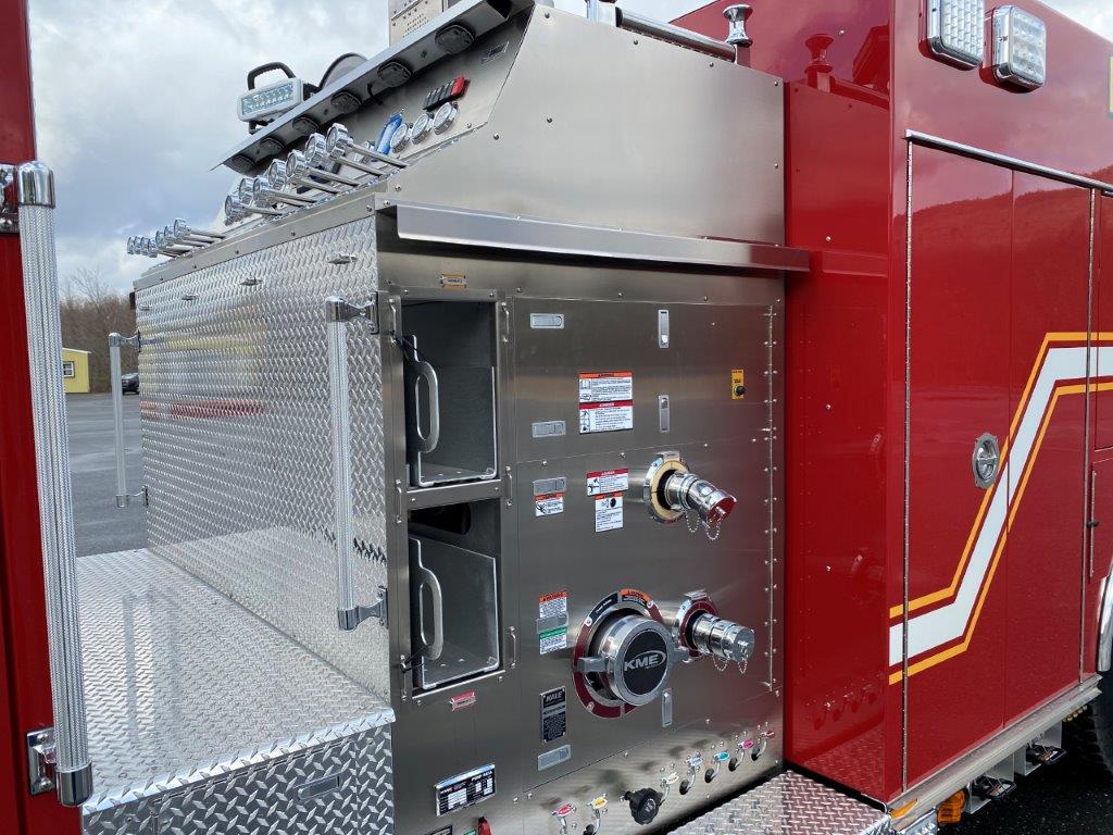 KMEFire's tweet photo. City of Newton Fire Department's brand new #Custom #TopMount #Pumper is ready to head South!
Thanks for choosing #KME!
#KMEWorksForYou https://t.co/MQAIWJDD8b