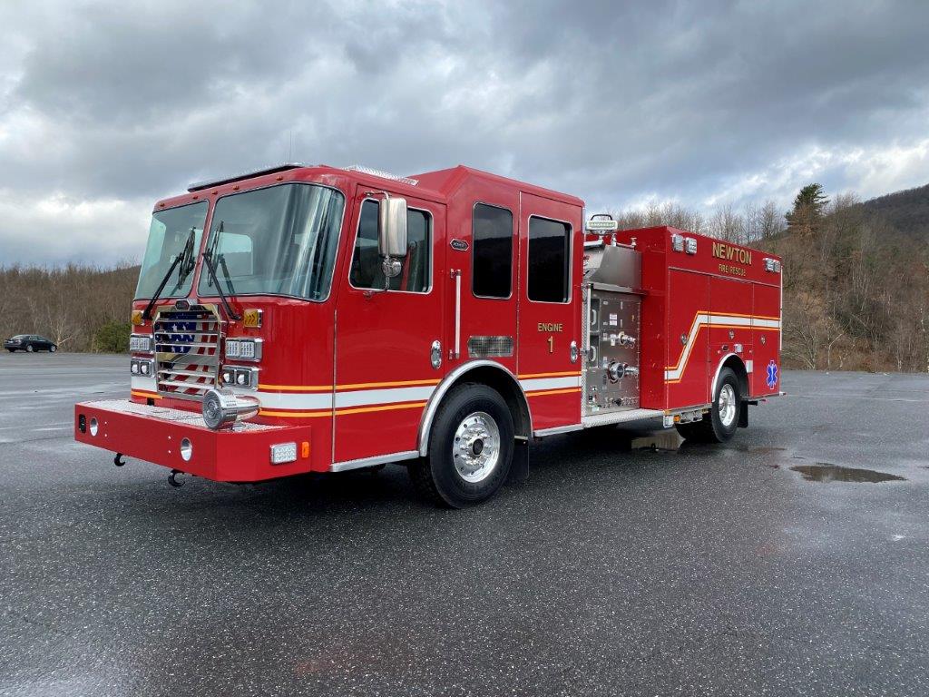 KMEFire's tweet photo. City of Newton Fire Department's brand new #Custom #TopMount #Pumper is ready to head South!
Thanks for choosing #KME!
#KMEWorksForYou https://t.co/MQAIWJDD8b