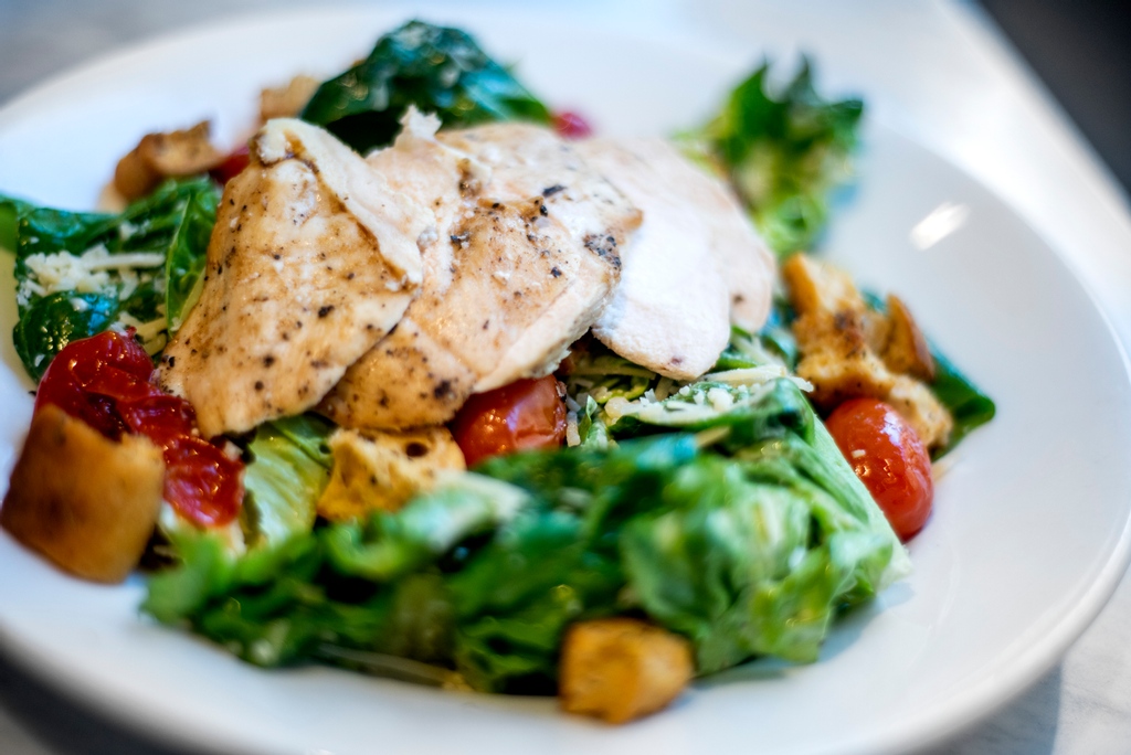 MsnConcourseHtl's tweet photo. It's salad season! Grab this Chicken Caesar Salad for lunch or dinner from #CIRCMadison ๐ฅ https://t.co/7pvoeCU2pt