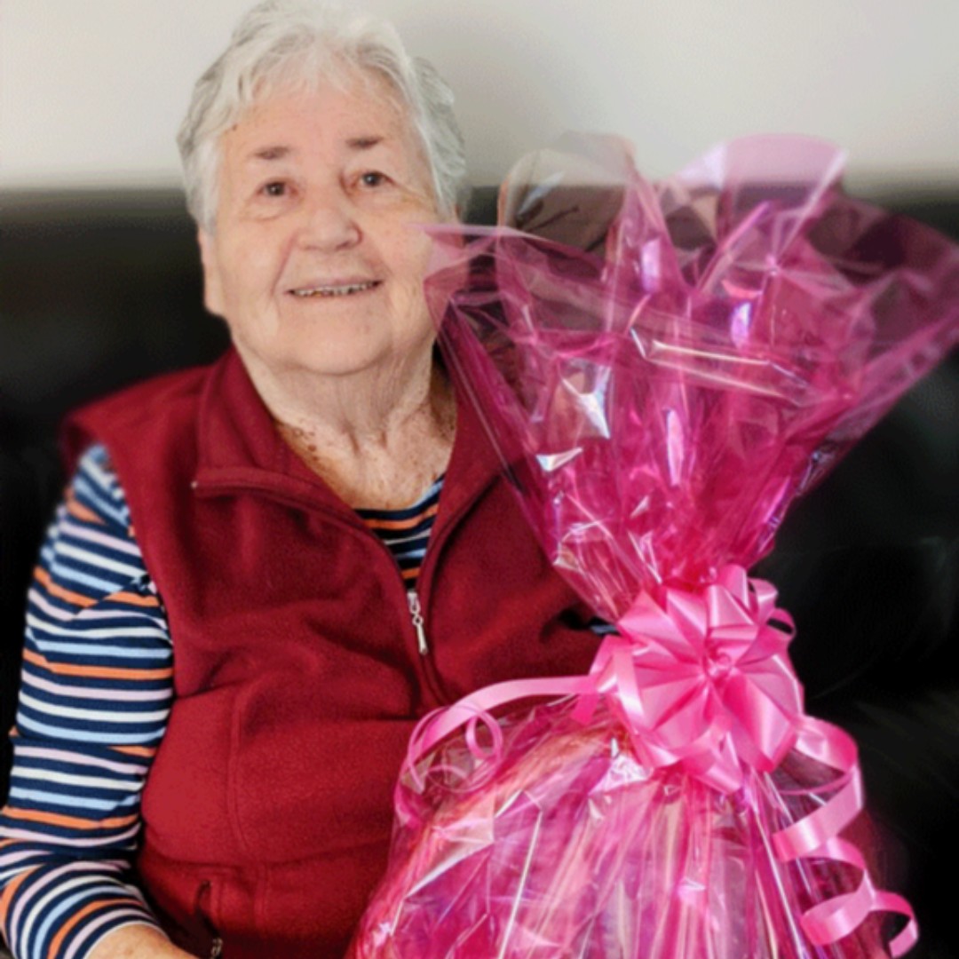ChoiceinAging's tweet photo. When it comes to celebrating our member's birthdays we just can't keep our distance - but since we must, for safety precautions, you can see how we do it - delivering a little CiA presence while dropping off presents. 
#StayHomeStaySafe #socialdistancestyle #seniorcare https://t.co/nEKId113UK