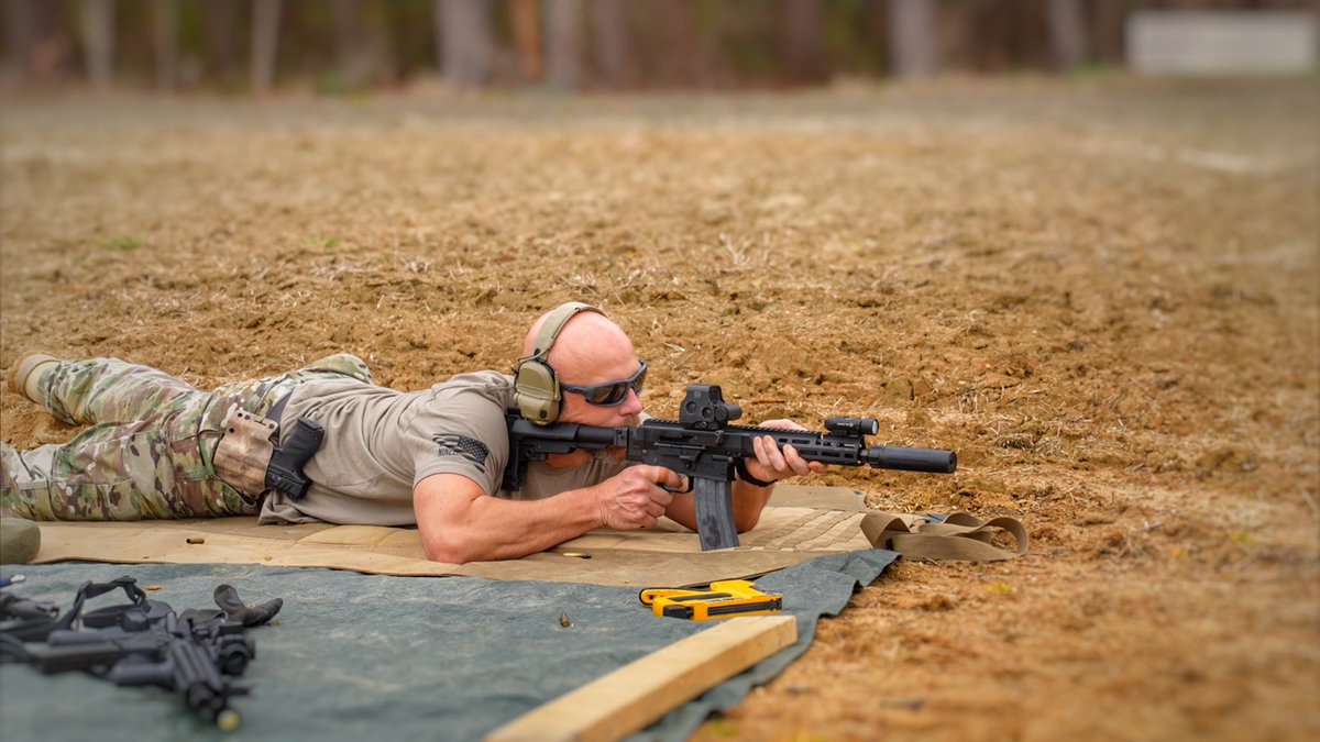 Mrgunsngear's tweet photo. Sending some #300BLK into @shoot_steel targets with my @brownellsinc BRN180 🇺🇸
@midwestindustries folding brace adapter with a @sb.tactical SBA3
@eotech EXPS3-0
@deadairsilencers Sandman K
#brn180 #ar180 #mrgunsngear #300 #mlok #midwestindustries #sbtactical #eotech https://t.co/5NoMgNUYgN