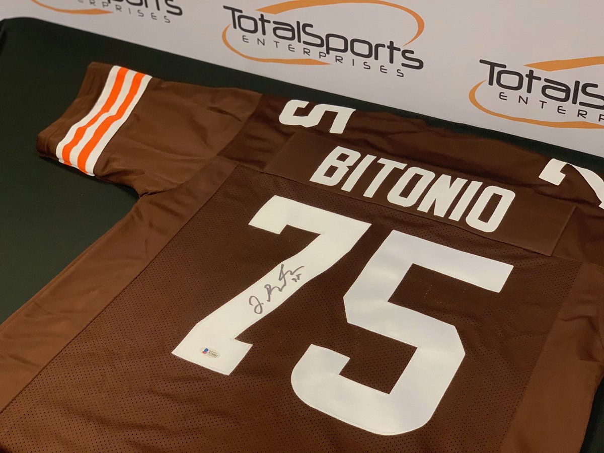 REFLOG18's tweet photo. This week on the show we are giving away an autographed Joel Bitonio (@JoelBitonio) #Browns jersey 😎

To enter: 
• Follow @BIGPLAYReflog 
• Follow @TSECleveland 
• RT this tweet

Random winner announced LIVE on Monday’s show 3/29 🔥🔥🔥 https://t.co/nJ1KofoRiW