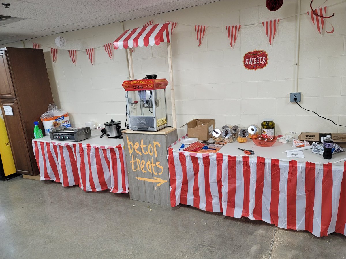 ChampaignHD1984's tweet photo. Celebrating our associates with our carnival! Happy success sharing day! @hdjustjoan @jesse_klingbeil @MikeLind_HD @LemmaTony https://t.co/3FfUuQLlr1