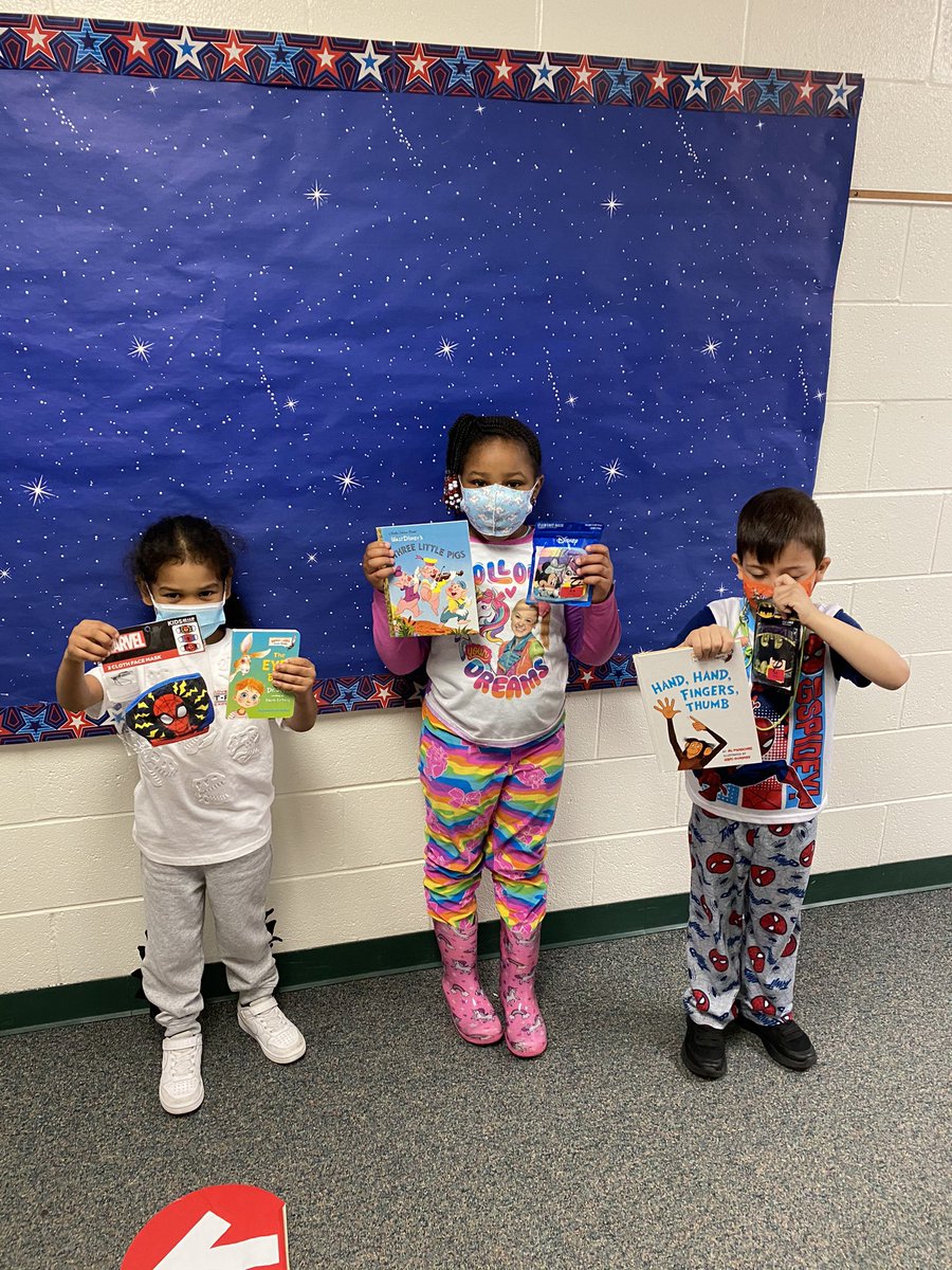 Winners for Kindergarten! Thank you for  organizing this <a href="/hillerwildcats/">Hiller Elementary | The Lamphere Schools</a> &amp; <a href="/MrsStaskowski/">Lindsay Staskowski</a> 🌈🐯📖❤️ #wearelamphere