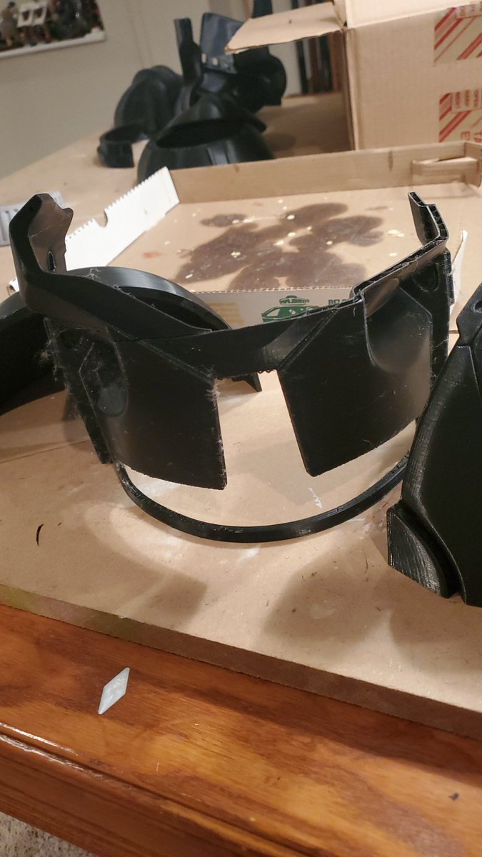 K2ProductionsYT's tweet photo. working on splicing lots of parts of failed prints together today
#battlefront2 #StarWars #starwarscosplay https://t.co/HTrUdQrg0f