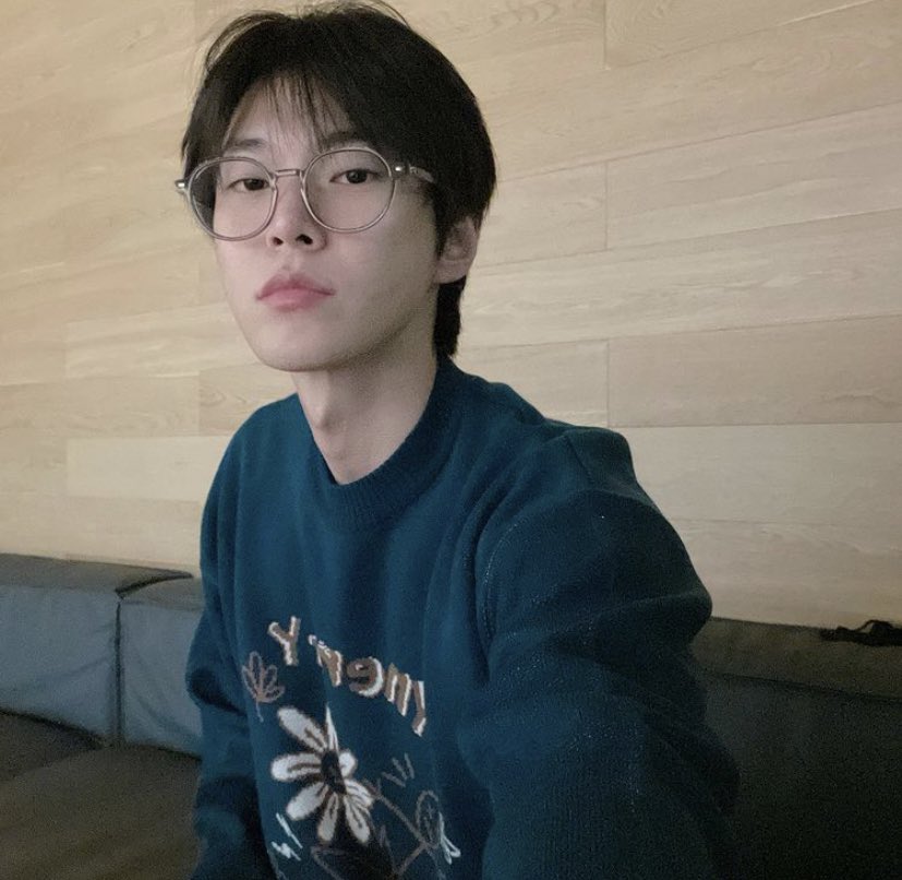 aftersomyniyai's tweet photo. ใส่แว่นไม่ได้เนิร์ดกันทุกคน https://t.co/gzElEYJ4r4