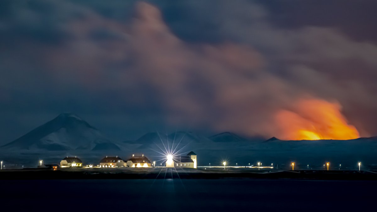 There are hardly many other presidential residences in the world with a view to an active volcanic eruption.
📸<a href="/jongustafsson/">Jon Einarsson Gustafsson</a>