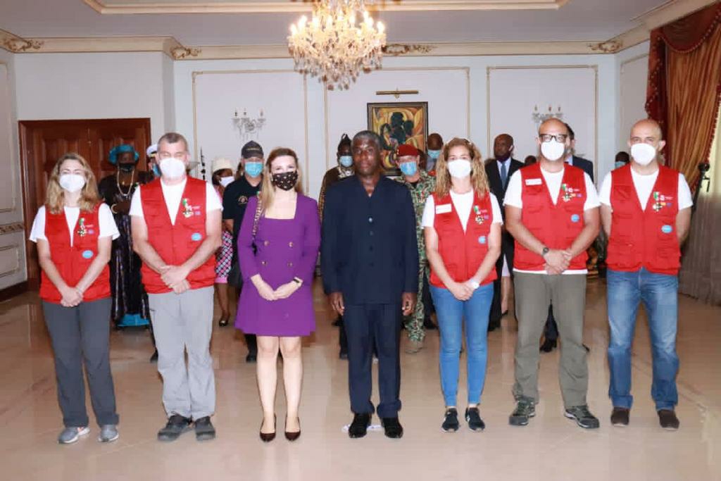Revista_REG's tweet photo. Explosiones de Bata: Fin de misión del equipo de Cooperación Española- #START

#RREG #GuineaEcuatorial #España #AECID #ExplosionesBata #Bata #Victimasdel7M #7MEN

https://t.co/WpjYttx8zm https://t.co/5R0iNcNgne