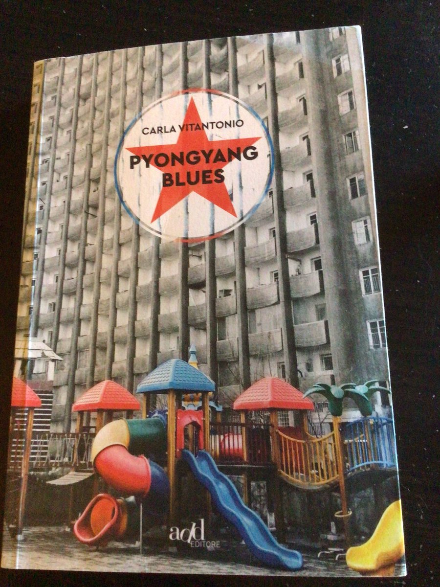 mariadicuonzo1's tweet photo. Per i più intellettuali, una volta al mese c’è il club di lettura 
Ma il corso di yoga mancava
Da qualche tempo è arrivata un’agronoma vegana che si è offerta di dare lezione ogni #venerdì 

Pyongyang blues 
Carla Vitantonio 
@add_editore 

Per @diconodioggi 
#TopLibro https://t.co/FeYldJjxlf